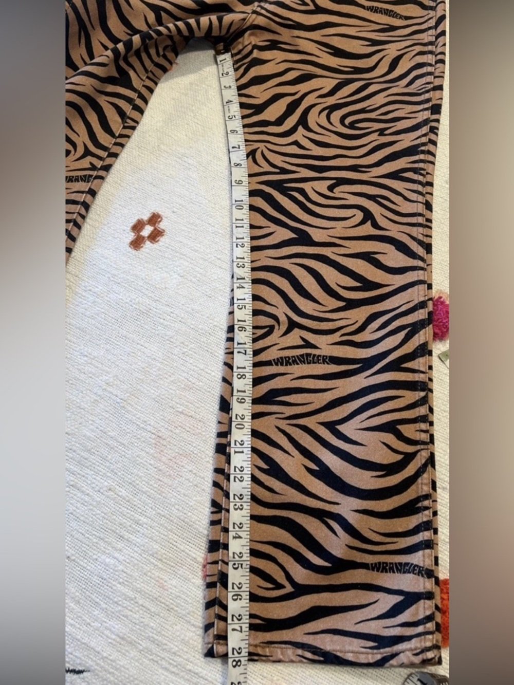 WRANGLER WOMEN'S HIGH RISE WILD WEST 🐅PURR PRINT JEANS 30x28 ANTHROPOLOGIE FP - Picture 12 of 15